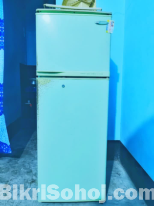 ফ্রিজ বিক্রি হবে – ভালো কন্ডিশন